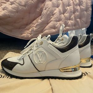 AUTHENTIC Louis Vuitton Sneakers